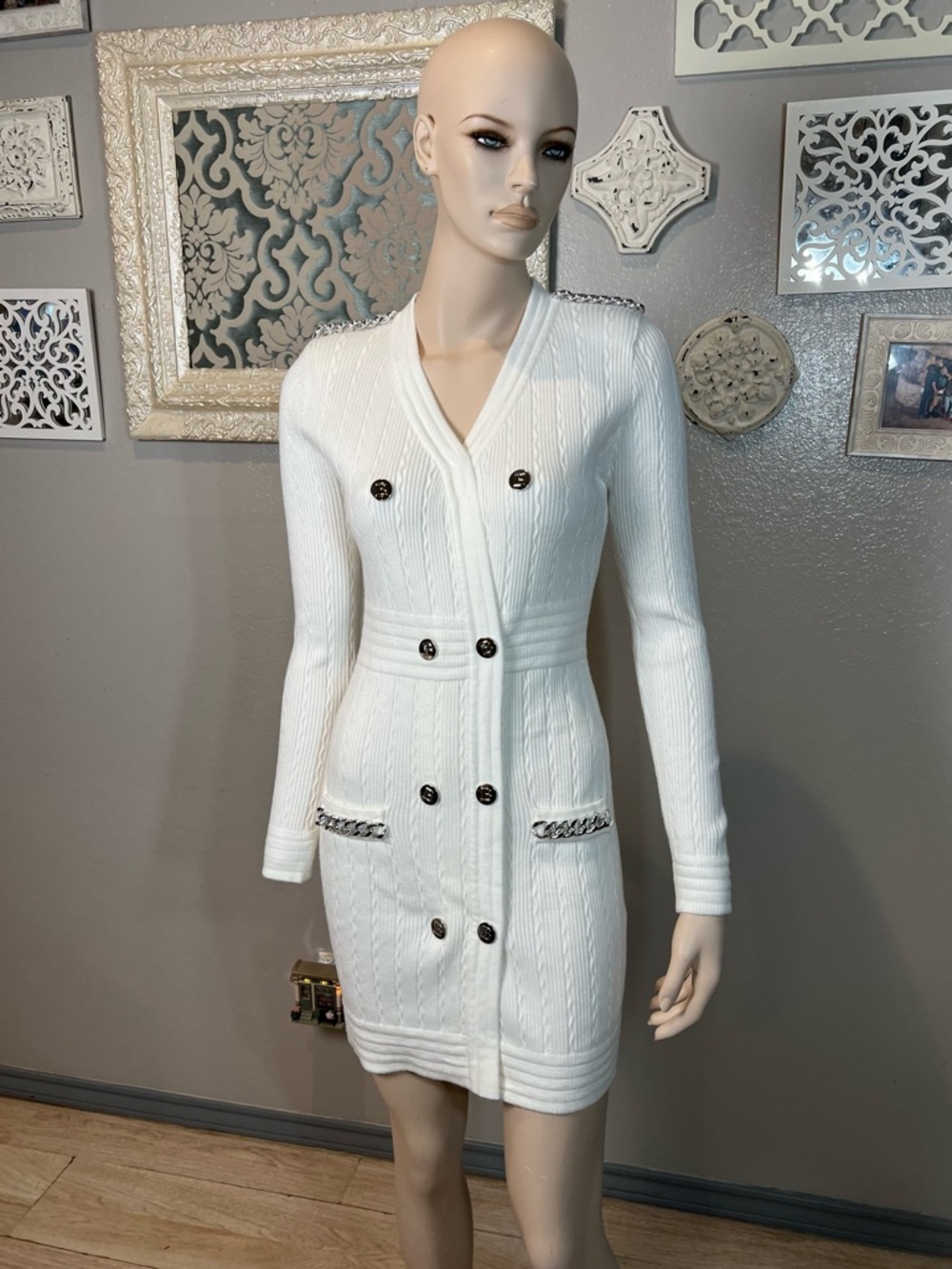 Balmain INSPIRED White Ribbed Knit Cardigan Dress with Chain-Trim Detail - Picture 4 of 15
